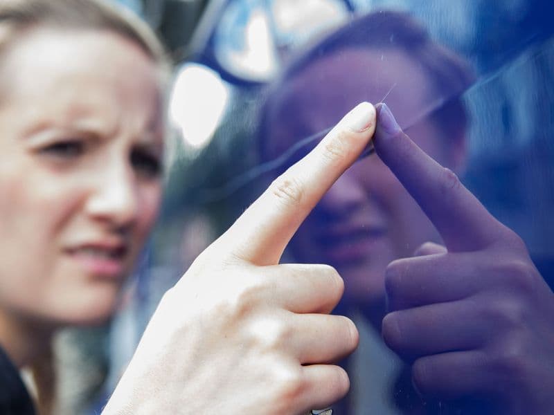 Ärgerlich: Hat ein fremdes Kind bei der Mitnahme zur Schule einen Schaden verursacht? Dann bleiben Geschädigte darauf im Zweifel selbst sitzen.