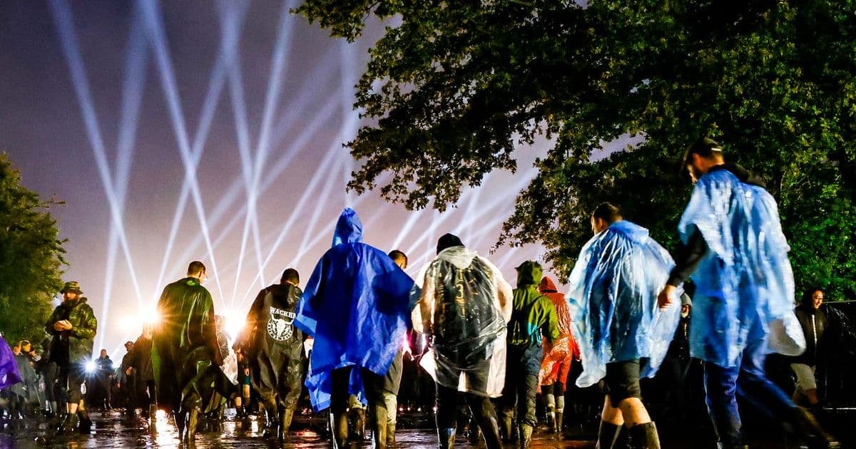 Schlechtwetterprognose fürs Festival? Bleiben Ticketinhaber aus eigenem Willen und Vorsicht fern, haben sie kein Anrecht auf Rückerstattung der Kosten.