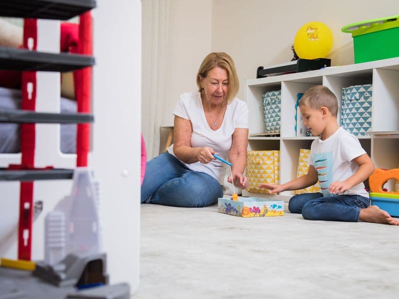 Ferienzeit: Wenn die Großeltern bei der Kinderbetreuung einspringen, können die Kosten dafür in vielen Fällen von der Steuer abgesetzt werden.
