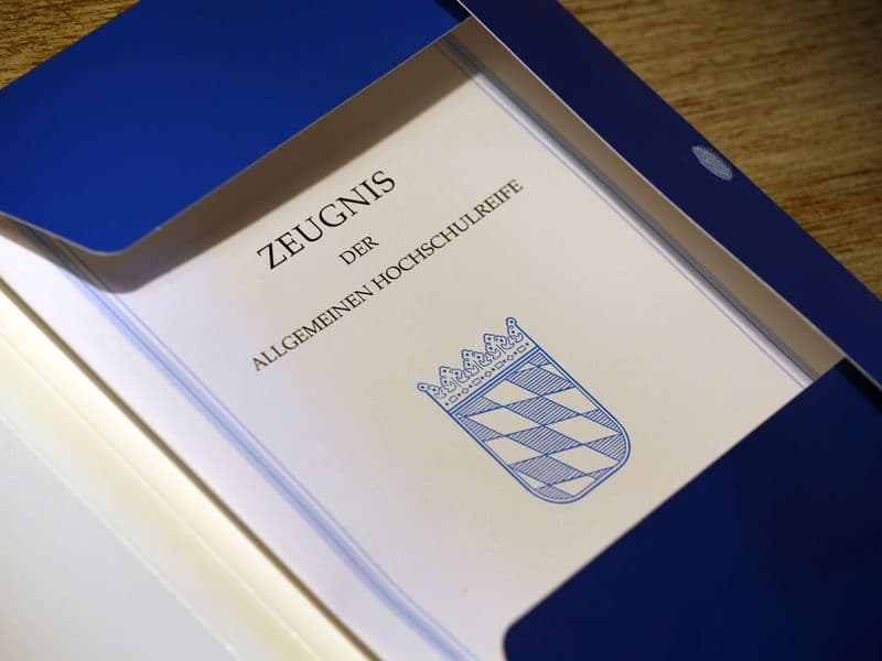 Ausbildung, Studium oder Freiwilligendienst: Unter bestimmten Voraussetzungen kann das Kindergeld auch bis zum 25. Geburtstag gezahlt werden.