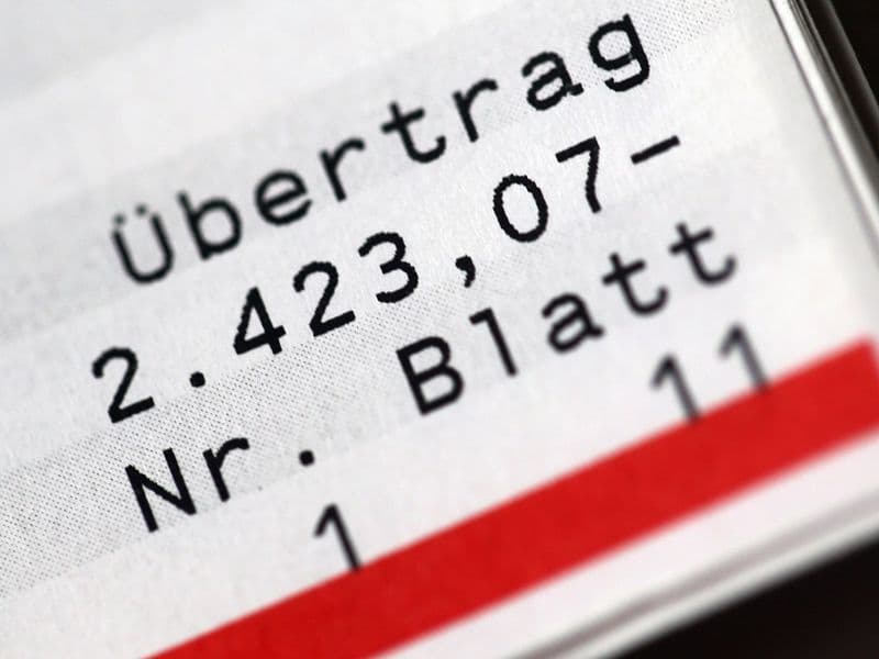 Trotz Kontoüberziehung: Banken müssen ein vorhandenes Girokonto auf Wunsch in ein P-Konto umwandeln.