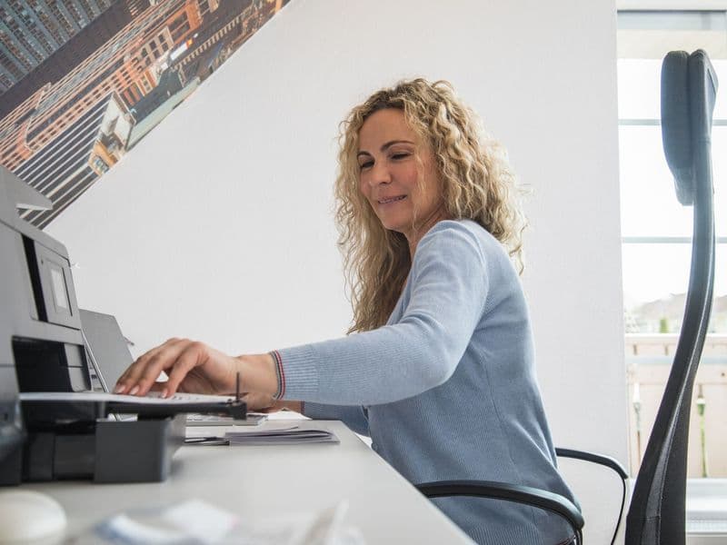 Können Beschäftigte ein häusliches Arbeitszimmer vorweisen, das nahezu ausschließlich beruflich genutzt wird, lassen sich die Anschaffungskosten einer Klimaanlage steuerlich geltend machen.