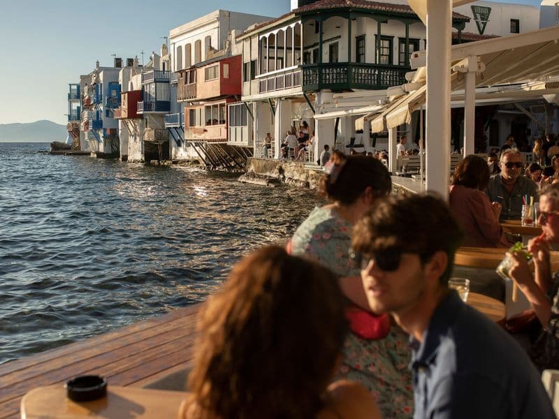 Gut vorbereitet in den Urlaub: Mit einer Kombination aus verschiedenen Zahlungsmitteln sorgt man für finanzielle Sicherheit auf Reisen.