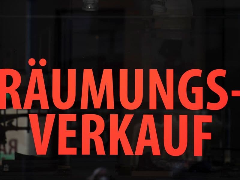Mail-Betrug: Werden Restposten aus einer Insolvenzmasse zu ungeheuer günstigen Preisen angeboten, sollten Verbraucher misstrauisch sein.