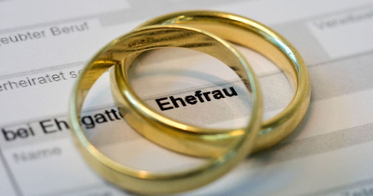 Nur aus steuerlichen Gründen geheiratet? Manchmal wird das Paaren jedenfalls unterstellt. Dabei lohnt sich die Ehe aus finanzieller Sicht gar nicht immer.