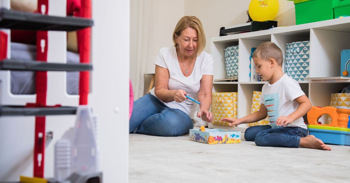 Ferienzeit: Wenn die Großeltern bei der Kinderbetreuung einspringen, können die Kosten dafür in vielen Fällen von der Steuer abgesetzt werden.