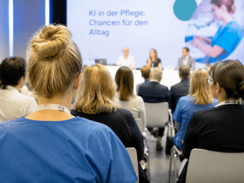 Pflegefachkräfte können auf KI-Event nun Fortbildungspunkte sammeln. Bild-Credit: KI-generiert