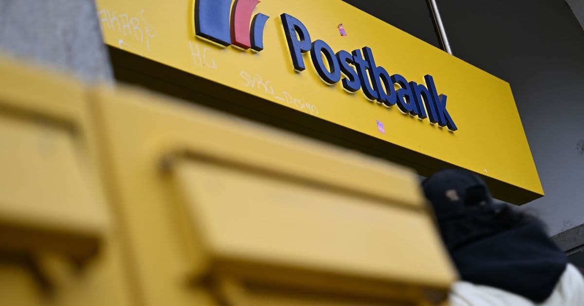 Geld holen trotz Warnstreik: Die Selbstbedienungsbereiche der Postbank sollen bundesweit geöffnet bleiben.