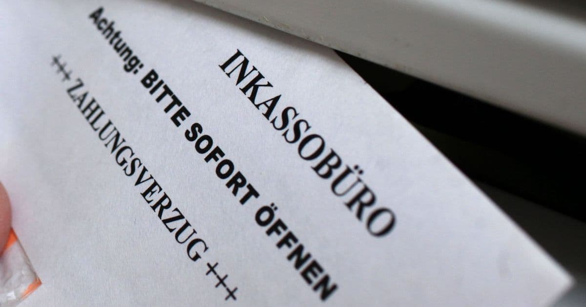 Selbst wenn bei unberechtigten Zahlungsaufforderungen ein Inkassobüro eingeschaltet wird, sollte man sich davon nicht unter Druck setzen lassen.