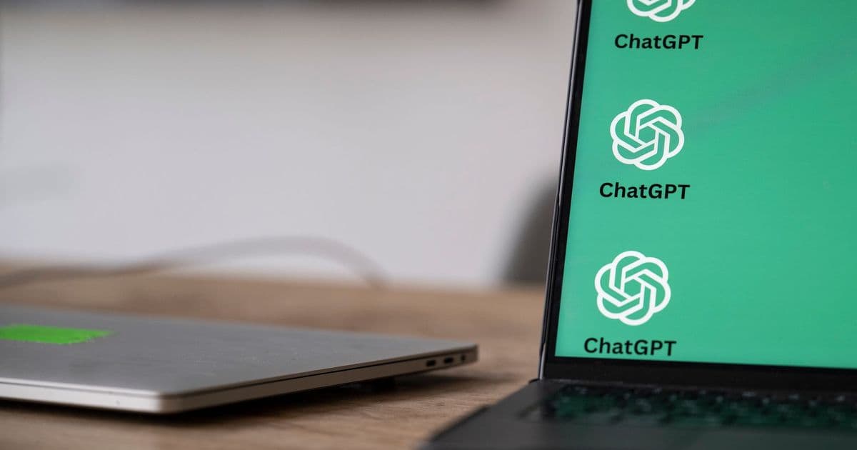 Kann einiges, aber vieles auch nicht: Wer KI wie ChatGPT zur Unterstützung bei der Steuererklärung einsetzt, sollte immer besser sorgsam prüfen, ob deren Informationen auch stimmen.